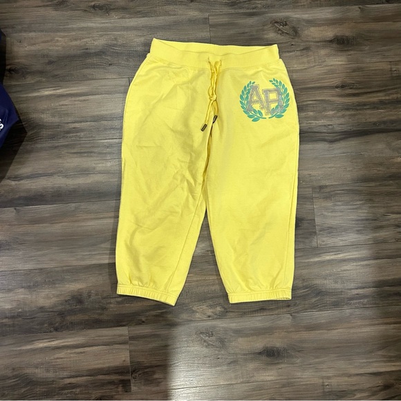 Apple Bottoms Capri Pants - Picture 2 of 6